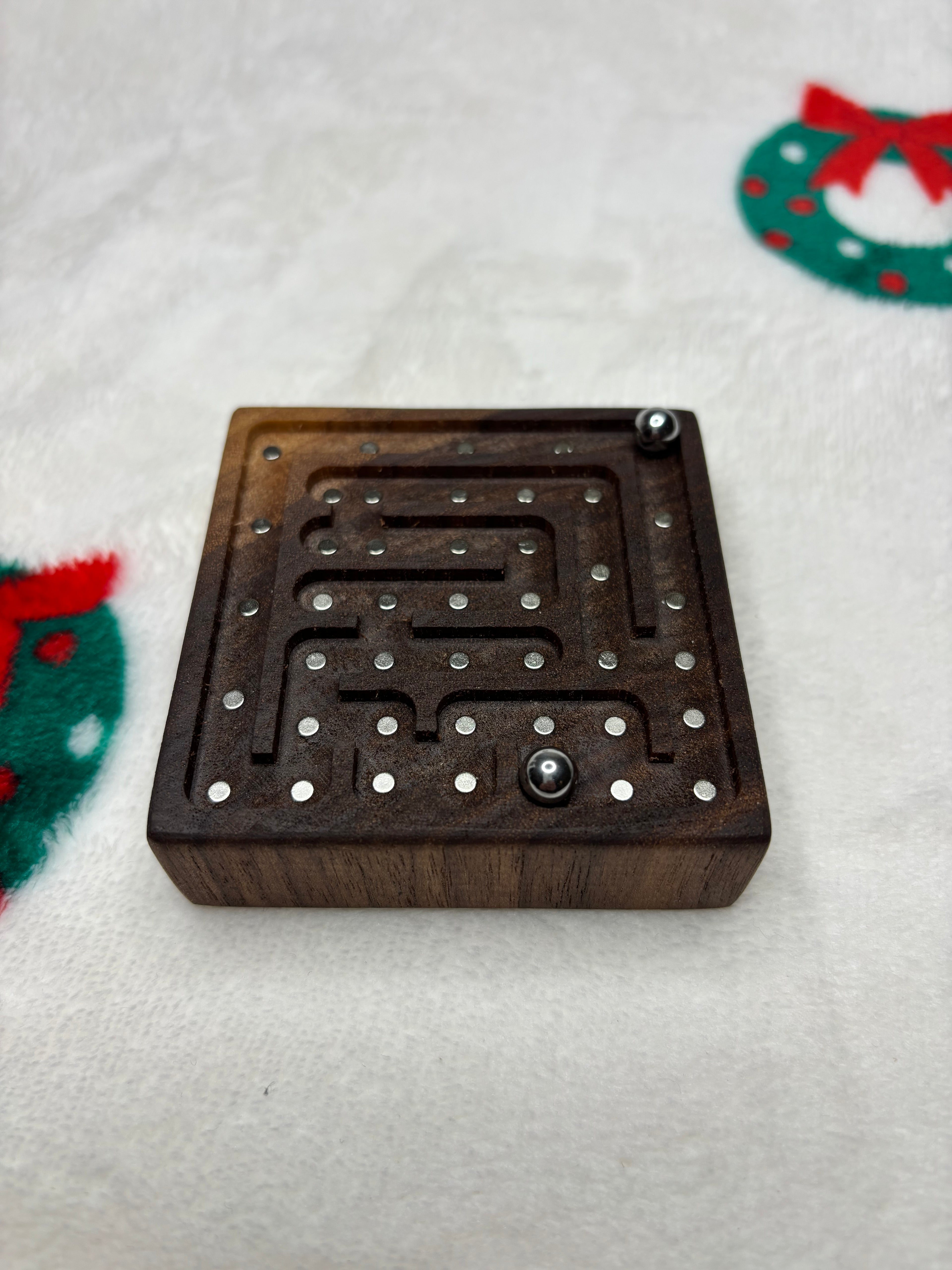 Walnut Lite, Magnetic Maze (1 maze)