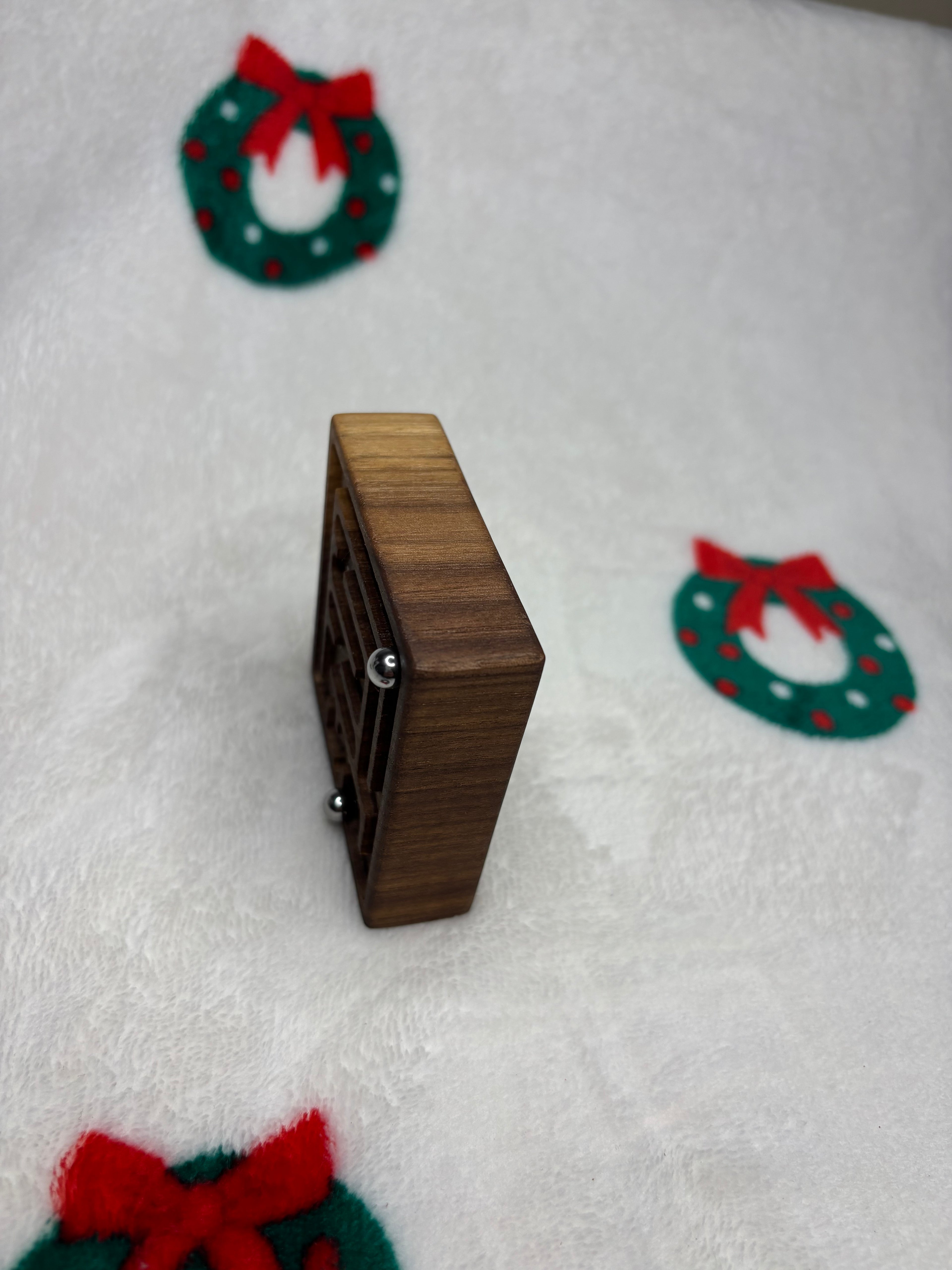 Walnut Lite, Magnetic Maze (1 maze)